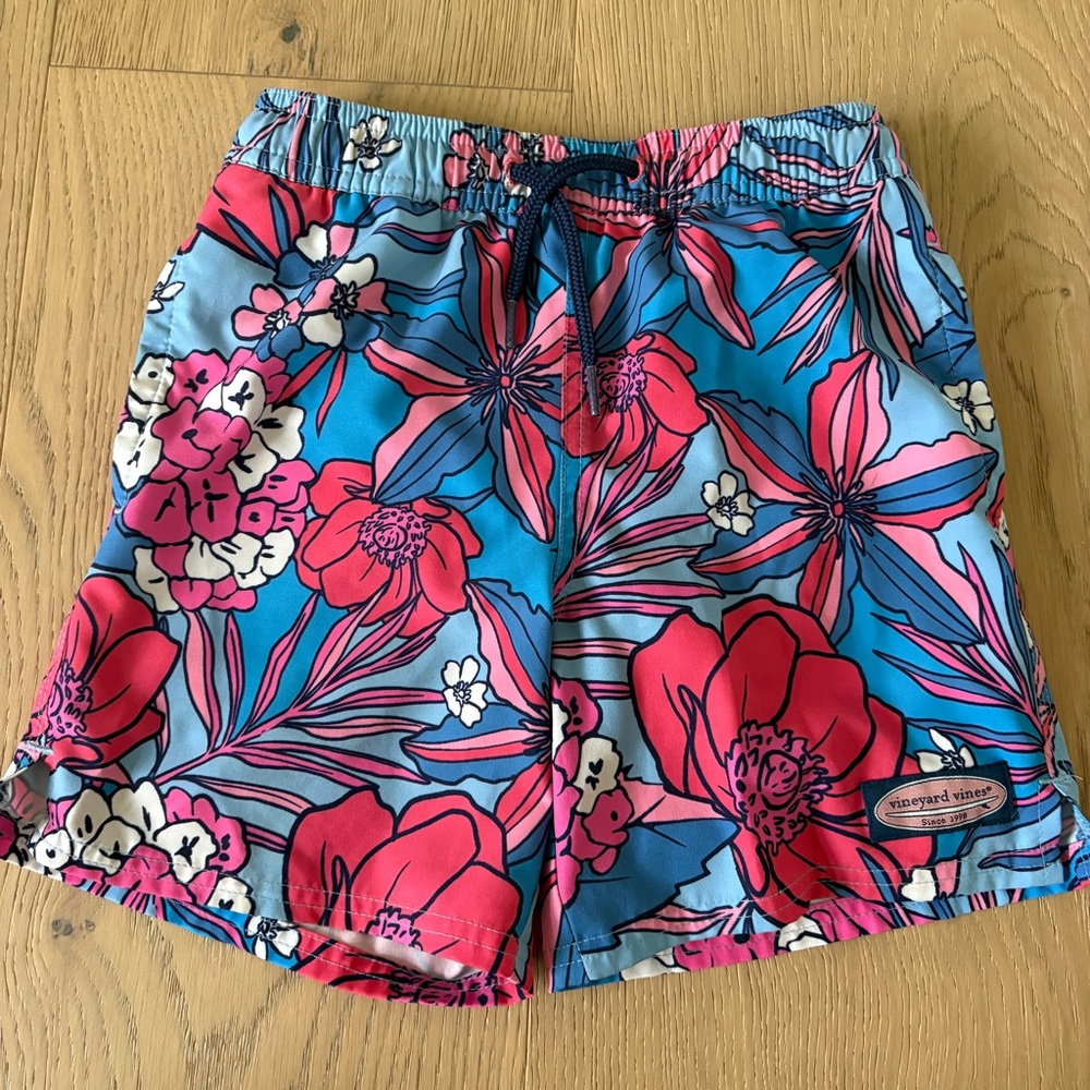 Vineyard vines swim trunks size 6